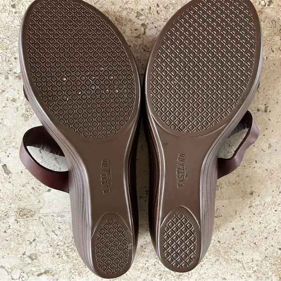 NWOB Eastland Laurel Wedge Thong Sandals Cinnamon Brown / Maroon Leather 9 - Picture 8 of 8